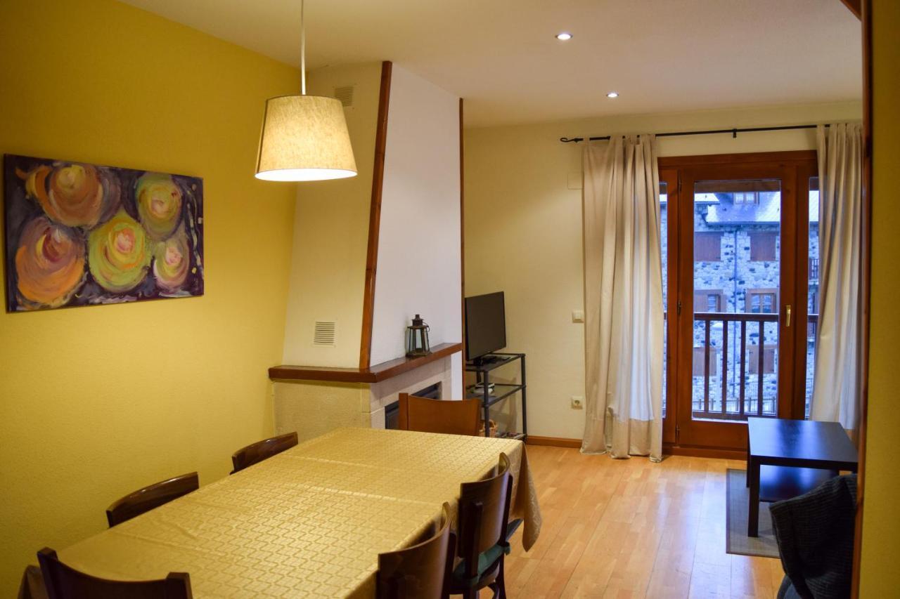Duplex Con Vistas En Benasque Apartment Luaran gambar
